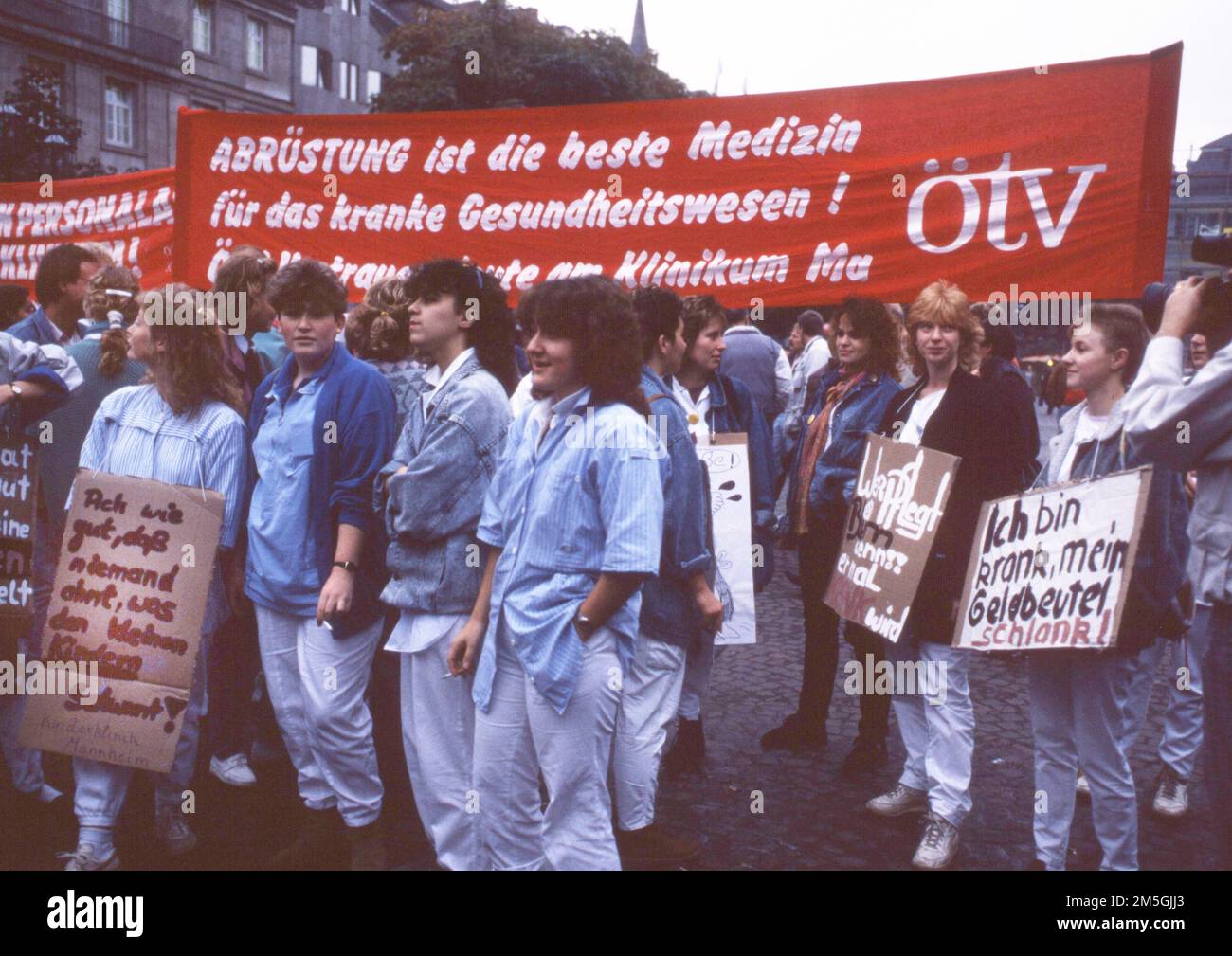 Area della Ruhr. Gewerschaft DGB contro armamenti e oneri sociali. CA. 1988 Foto Stock