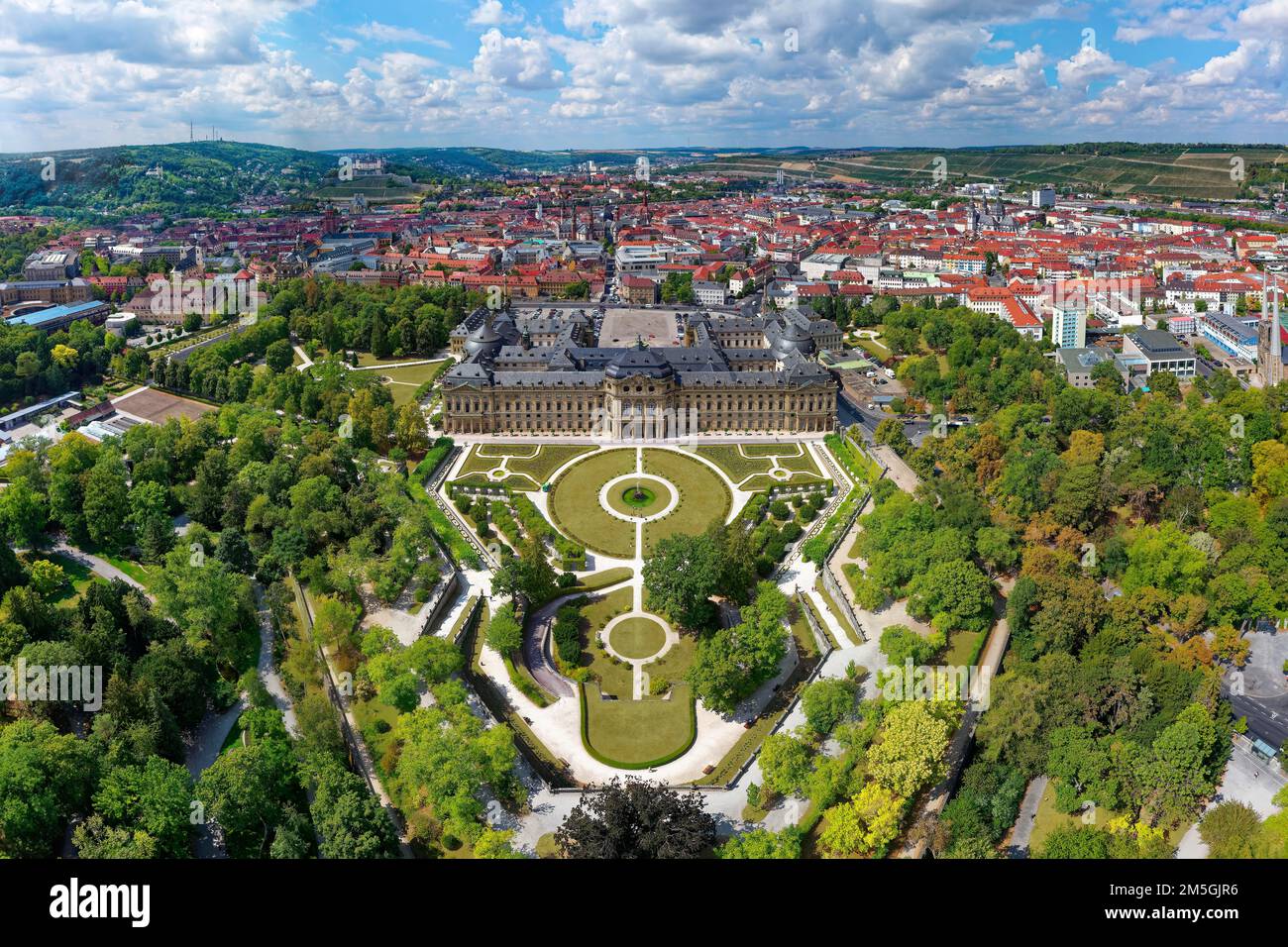 Veduta aerea Wuerzburg Residence con giardino di corte, barocco, giardino barocco, 18th ° secolo indietro Wuerzburg Altstdt, Wuerzburg alta Franconia Foto Stock