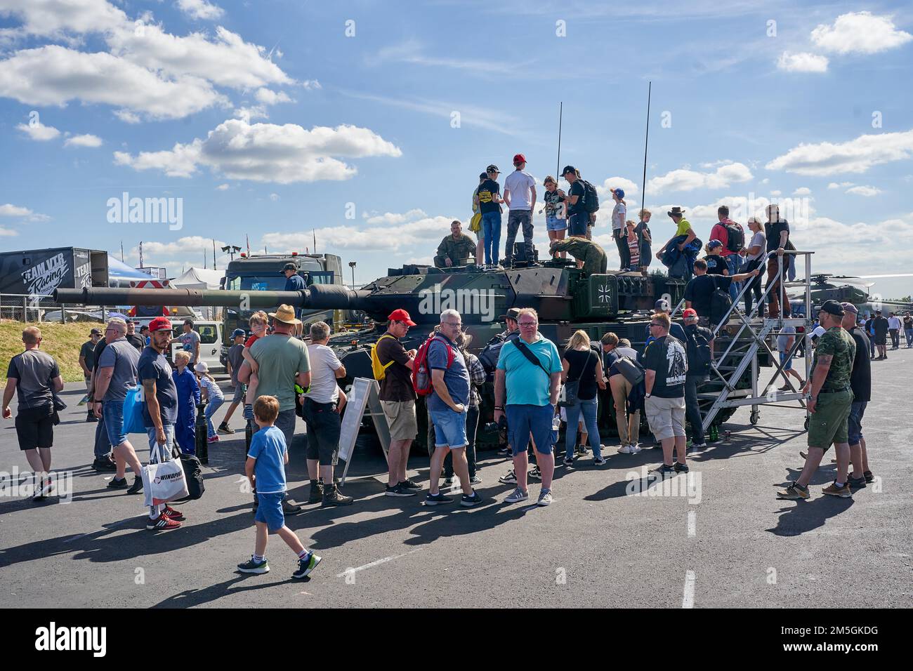 ADAC Truck Grand Prix 2022, fiera industriale, serbatoio leopardo delle forze armate tedesche. Circuito di Nuerburgring, Renania-Palatinato, Germania Foto Stock