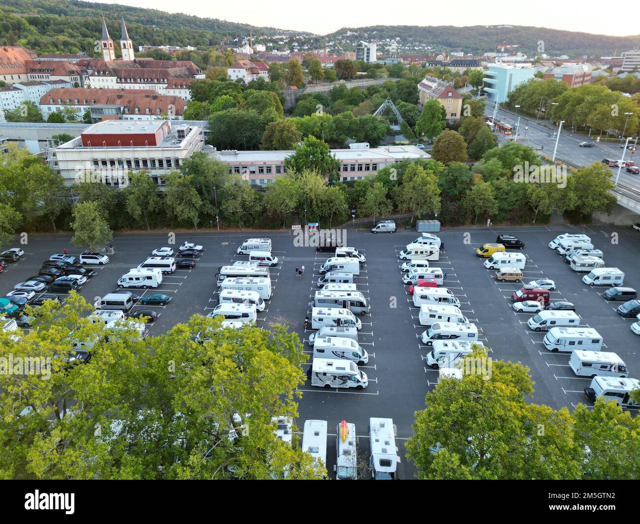 Parcheggio camper Wuzburg città Germania drone vista aerea Foto Stock