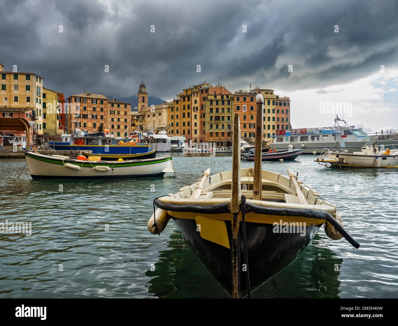Nave nautica nel porto di Camogli Foto Stock