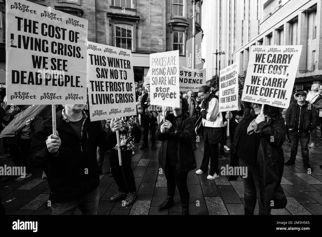Immagine che mostra un costo di vivere la crisi rally a Glasgow dopo CWU e RMT picket linea Foto Stock