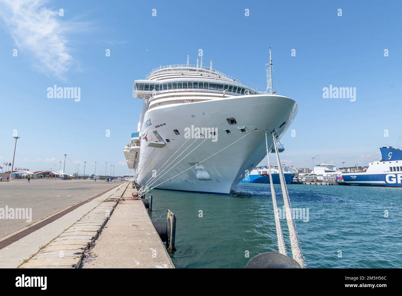 Vista della nave da crociera Costa Firenze nel porto di Cagliari, Sardegna,  nave da crociera della compagnia Costa Crociere, 02 maggio 2022 Foto stock  - Alamy