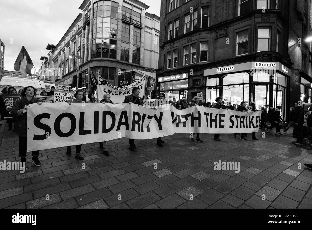 Lo sciopero di Glasgow ha protestato contro la solidarietà in risposta al fatto che il primo ministro Rishi Sunak si è insediato come primo ministro britannico Foto Stock