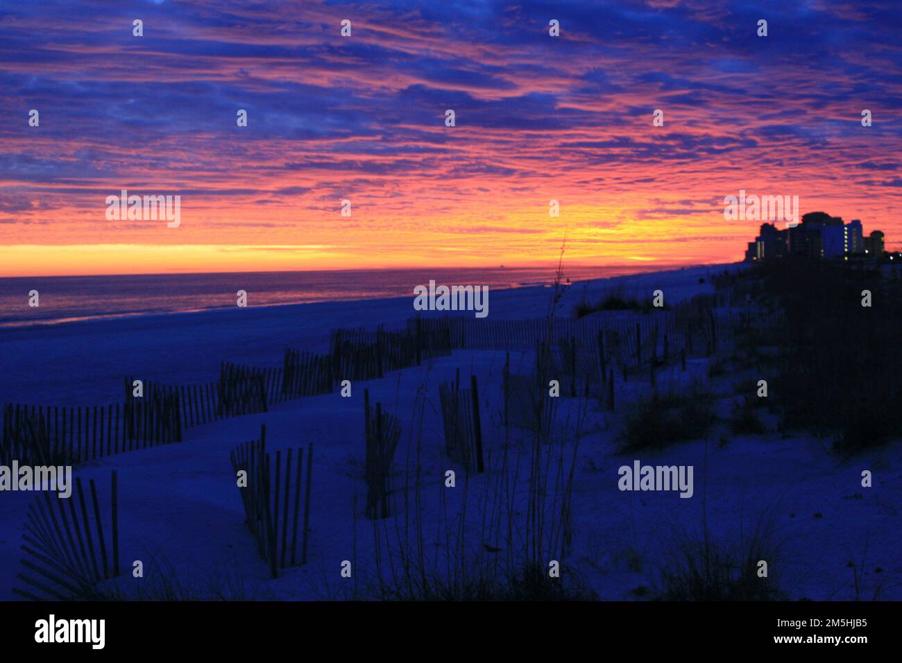 Collegamento costiero dell'Alabama - Tramonto sulle spiagge dell'Alabama. I colori del tramonto sulle spiagge dell'Alabama variano da sottili a suggestivi. Location: Italy (30,249° N 87,673° W) Foto Stock