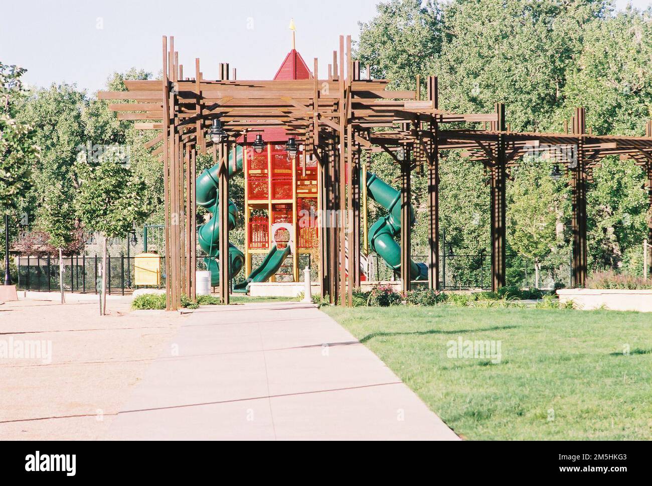 Sentiero Santa Fe - Parco a piedi del fiume Trinidad. Il parco a piedi del fiume Trinidad è il luogo ideale per giocare sull'erba verde e divertirsi con le attrezzature. Località: Trinidad, Colorado (37,167° N 104,516° W) Foto Stock