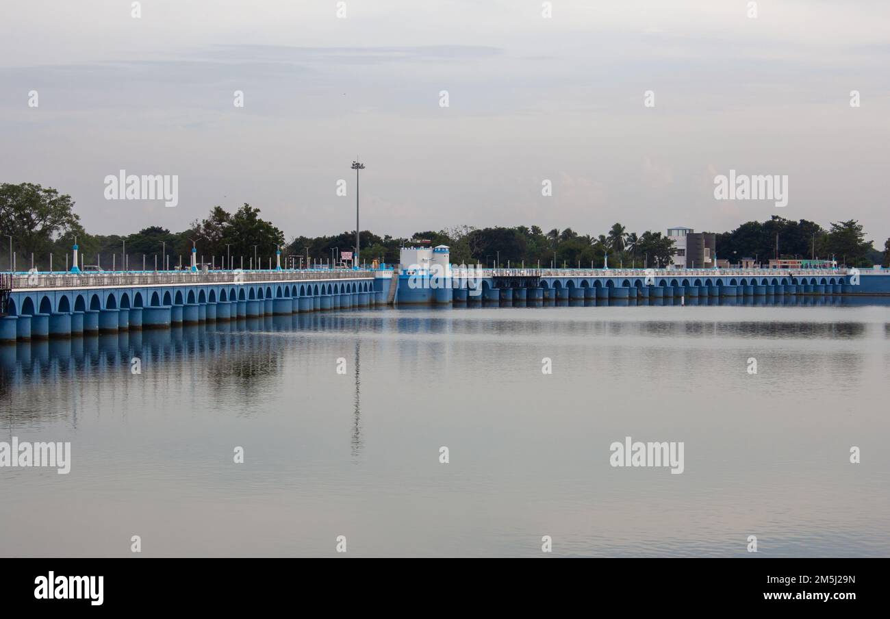 Kallanai (noto anche come Grand Anicut) è un'antica diga costruita sul fiume Kaveri, Tamil Nadu Foto Stock