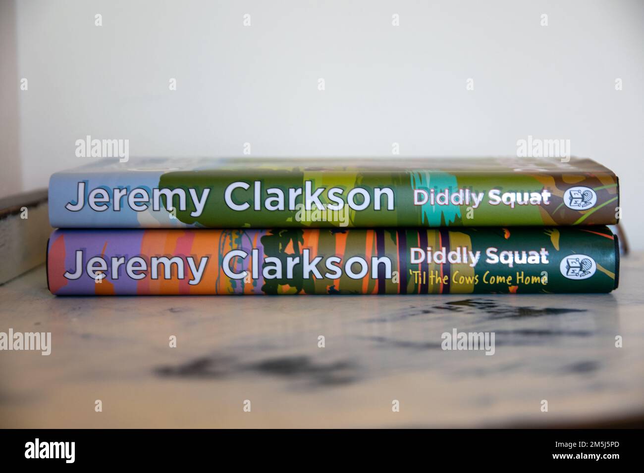 Durham, Regno Unito - 29th dicembre 2022: Il libro di Jeremy Clarkson Diddly Squat, un Best seller ha scritto insieme è famoso show su Amazon prime circa la sua fattoria. Foto Stock