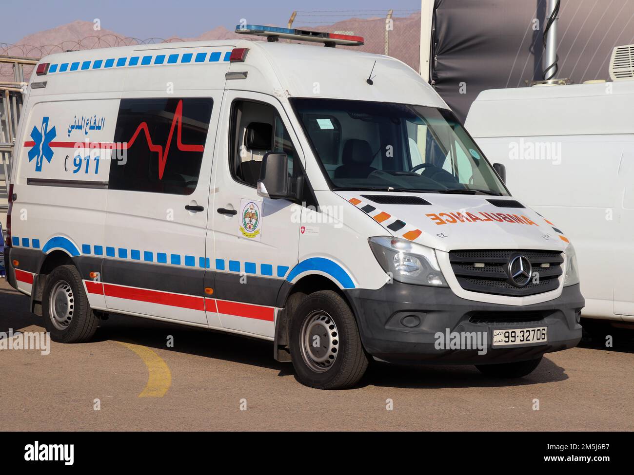 Difesa civile ad Aqaba, Giordania - ambulanza giordana 911 (automobili ospedaliere) Foto Stock