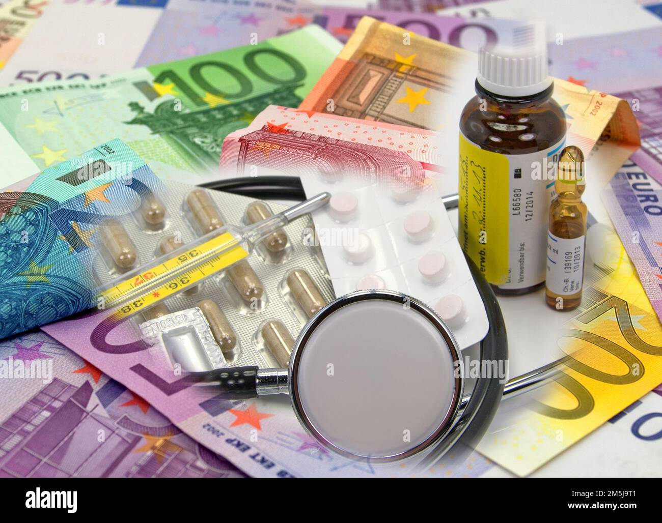 Farmaci e banconote simbolo dei costi sanitari Foto Stock