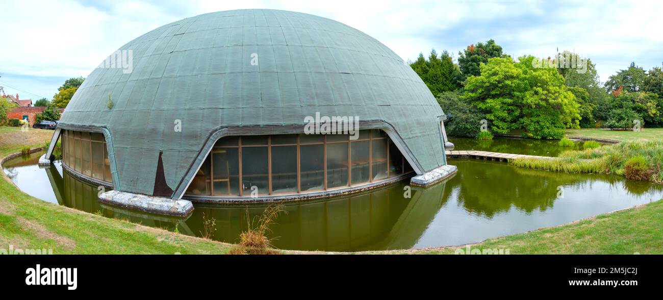 The Edinburgh Dome a concrete parashell Imperial Road Malvern Worcestershire l'edificio è una sala sportiva appartenente alla Malvern St James Girls School Foto Stock