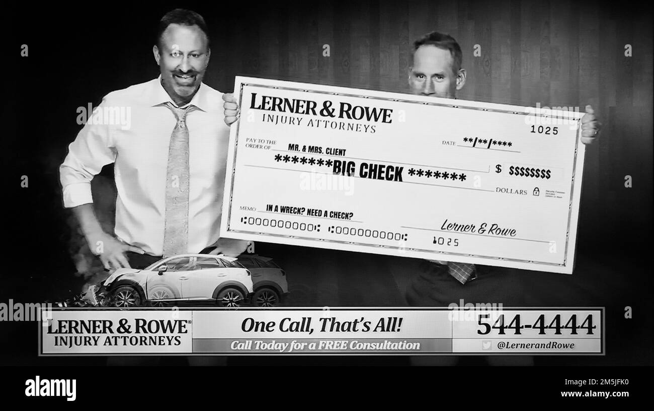 Uno screenshot di una pubblicità televisiva per la legge statunitense Lerner & Rowe Law Group con sede a Phoenix, Arizona. Foto Stock