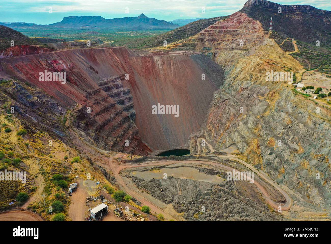 Pozzo minerario, minerario, industria, trasformazione della terra, aereo, Scavi, terra, strati della terra, mina de cobre, miniera di rame Tago de mina de Oro, Foto Stock