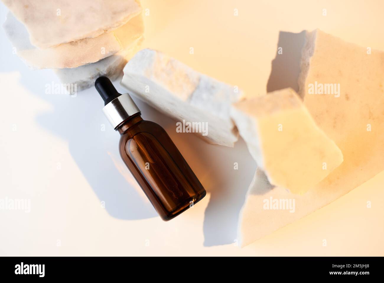 Olio essenziale per la barba. Cura barba uomo Foto Stock