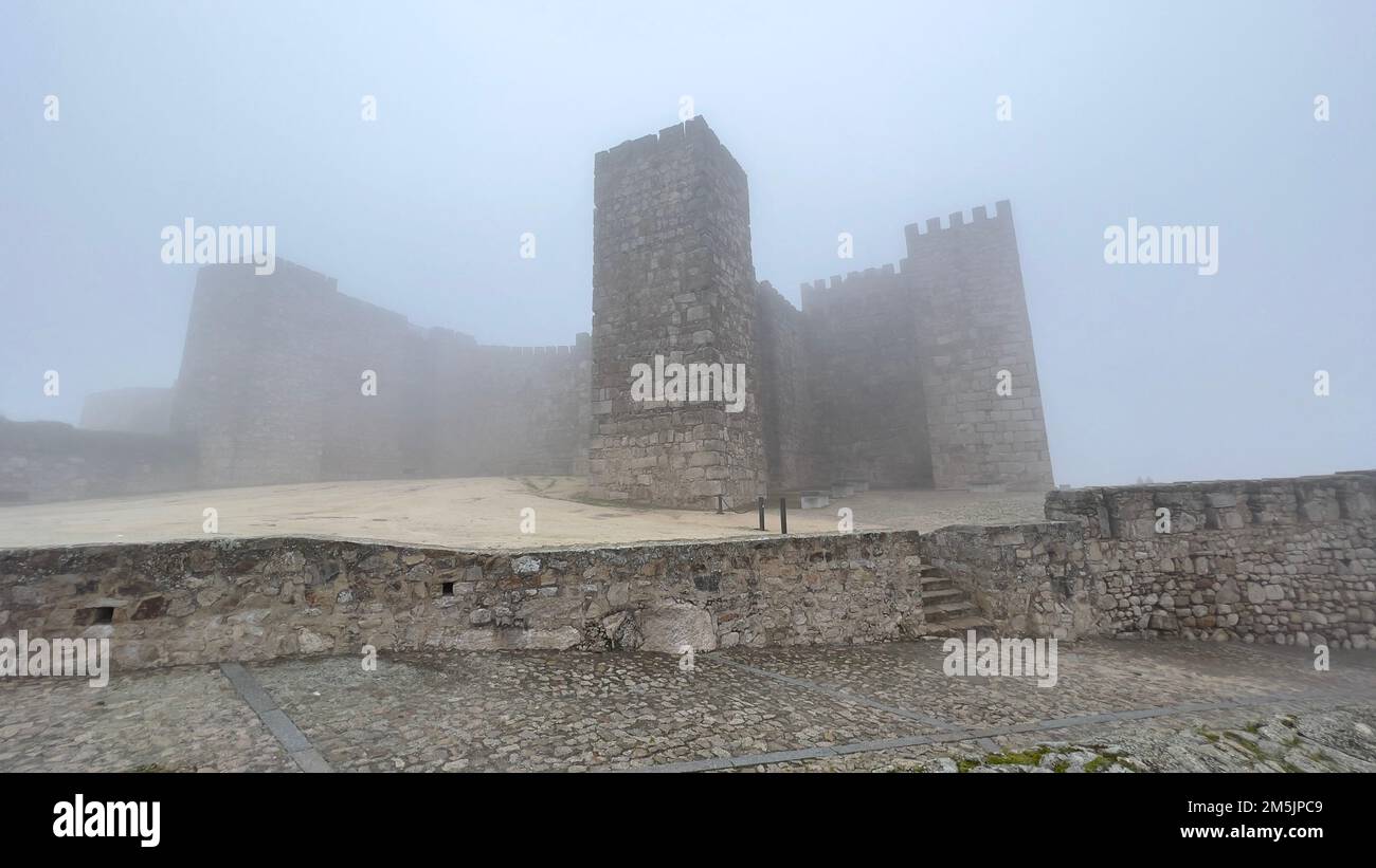 Castello di niebla immagini e fotografie stock ad alta risoluzione Alamy