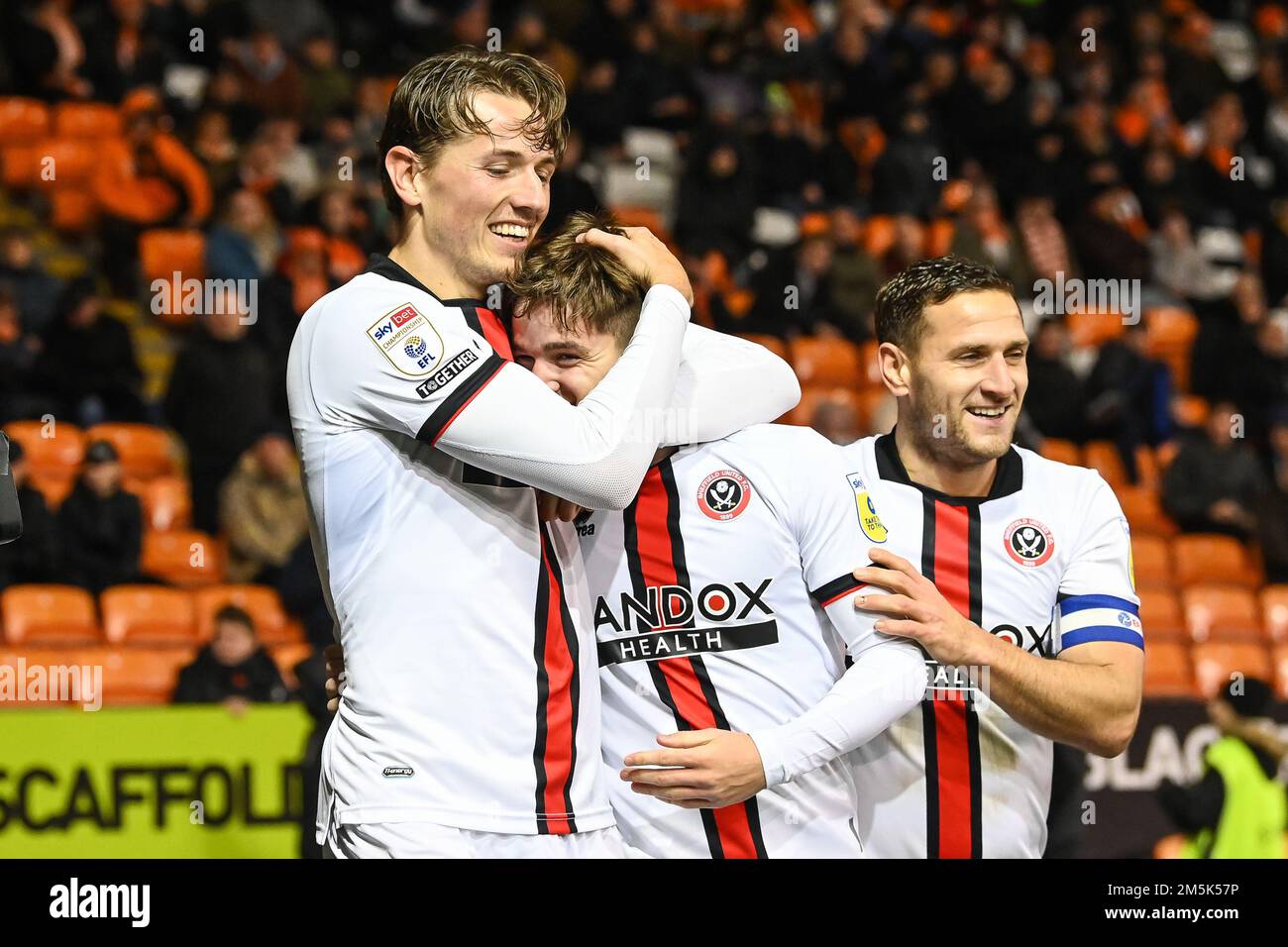 James McAtee #28 di Sheffield United celebra il suo obiettivo con Sander Berge #8 e Billy Sharp #10 per renderlo 0-2 durante la partita del campionato Sky Bet Blackpool vs Sheffield United a Bloomfield Road, Blackpool, Regno Unito, 29th dicembre 2022 (Foto di Craig Thomas/News Images) in, il 12/29/2022. (Foto di Craig Thomas/News Images/Sipa USA) Credit: Sipa USA/Alamy Live News Foto Stock