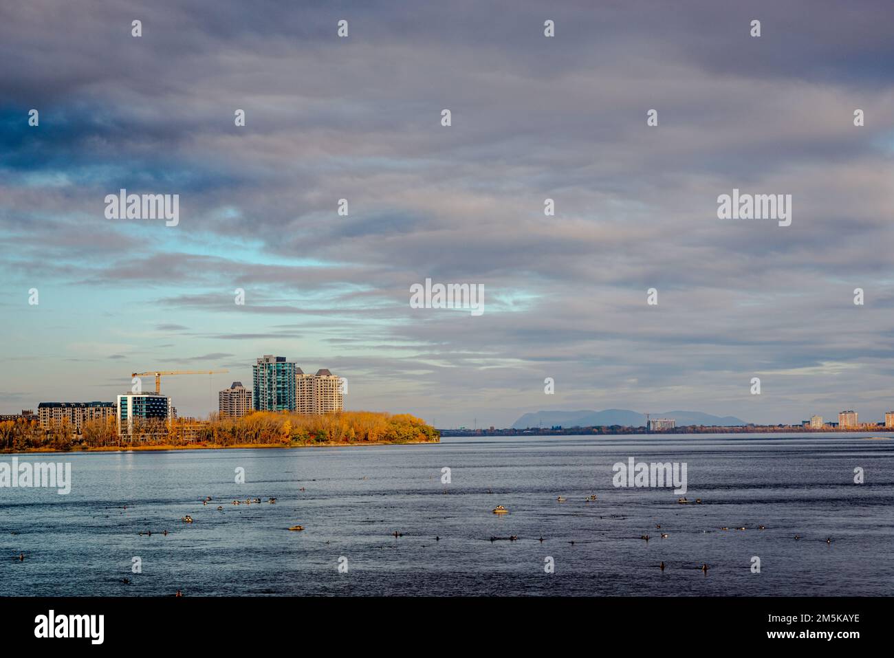 Fiume Saint-Lawrence, rapide di Lachine in LaSalle, Montreal Quebec, Canada Foto Stock