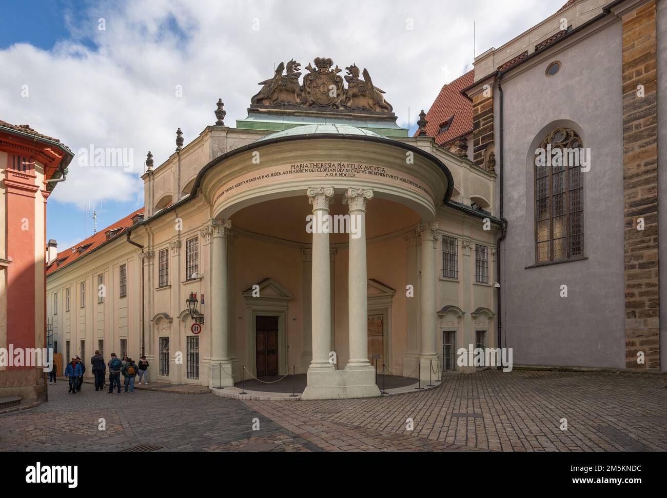 Rosenberg Palace (ex istituzione Theresiana di Nobili Ladies) in Piazza San Giorgio nel Castello di Praga - Praga, Repubblica Ceca Foto Stock