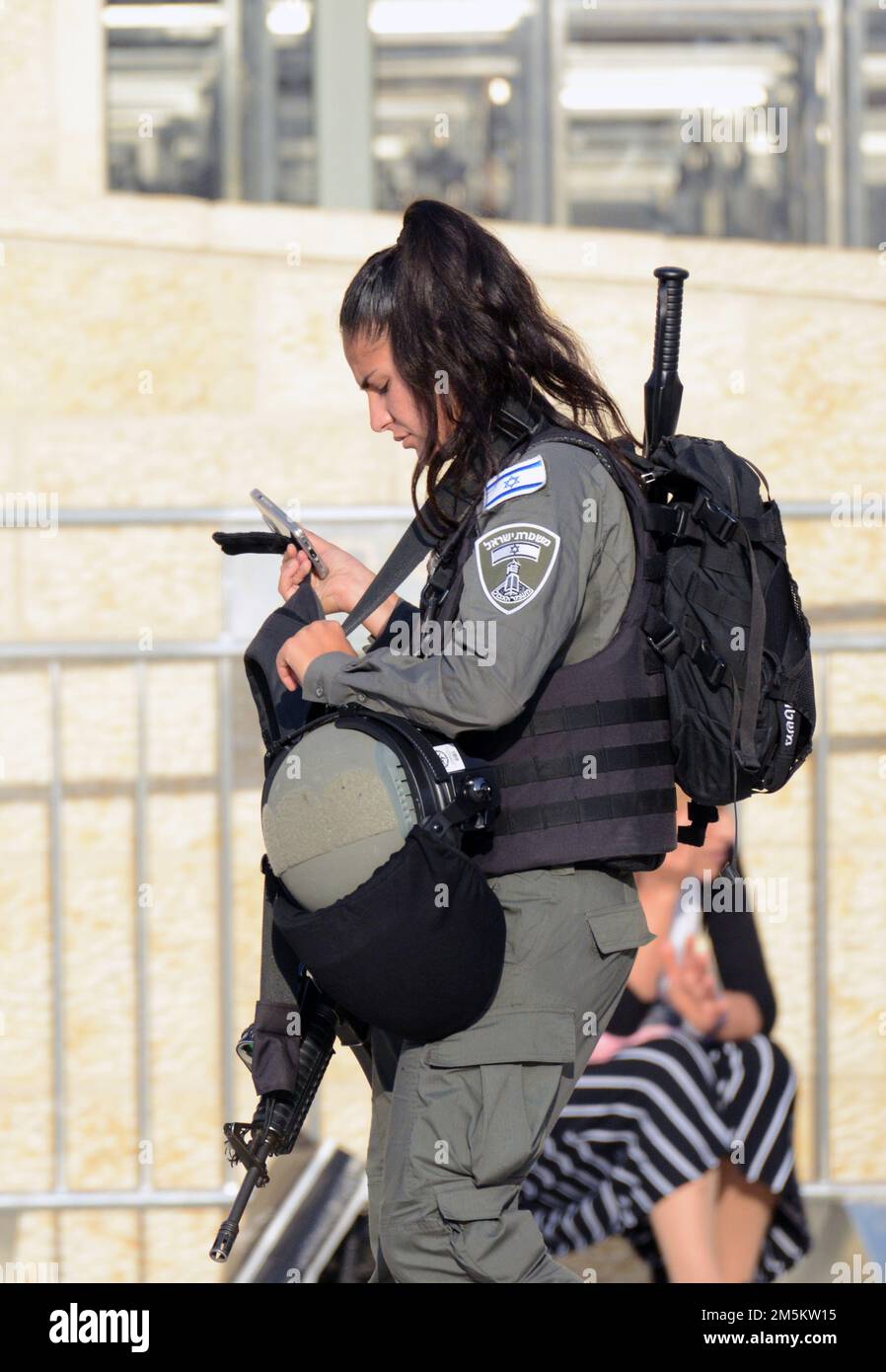 Soldati della polizia di frontiera israeliana in una pattuglia di sicurezza nella città vecchia di Gerusalemme. Foto Stock