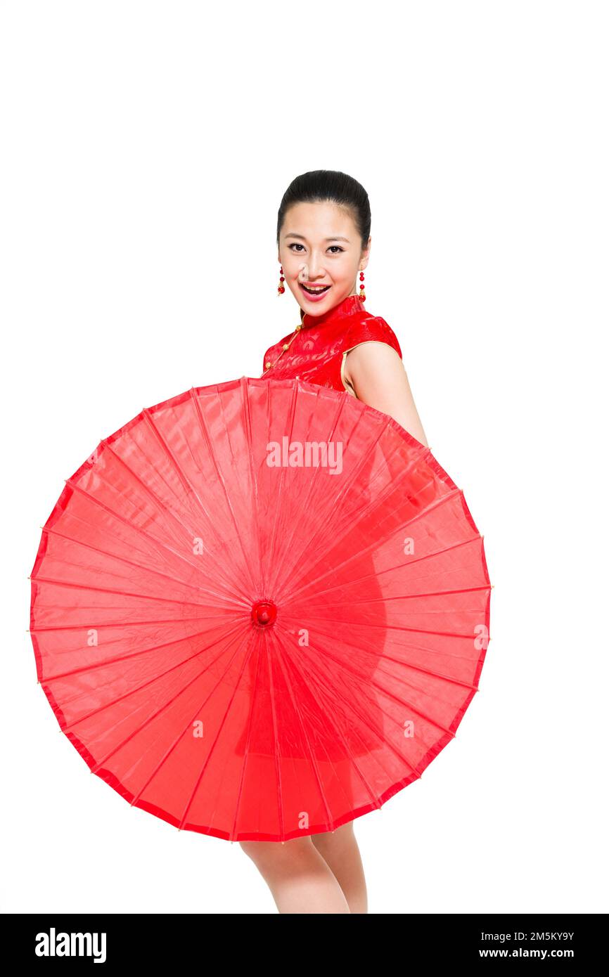 Tenda per indossare la giovane donna di gongsam rosso che trasporta l'ombrello del panno dell'olio Foto Stock