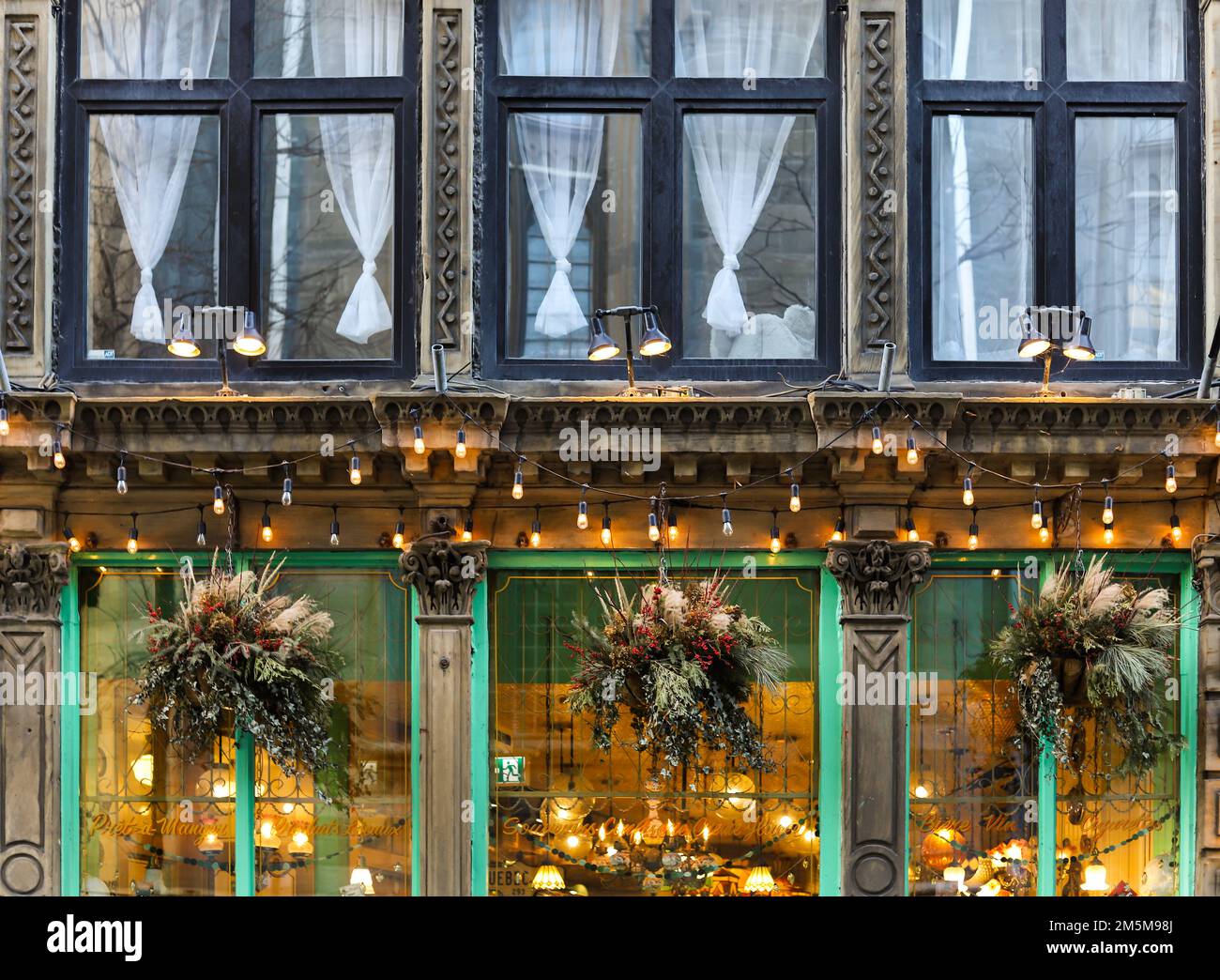 Decorazioni in legno d'epoca in stile europeo per le vacanze invernali - Natale, Capodanno. Montreal, Quebec Foto Stock