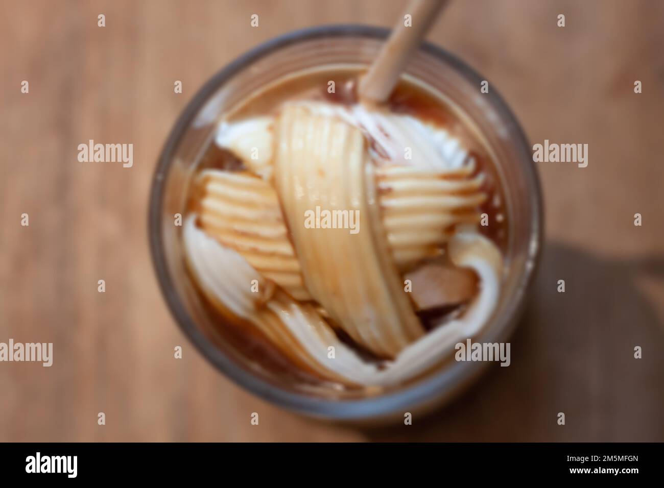 Bicchiere di americano mescolato con cocco, foto di stock Foto Stock