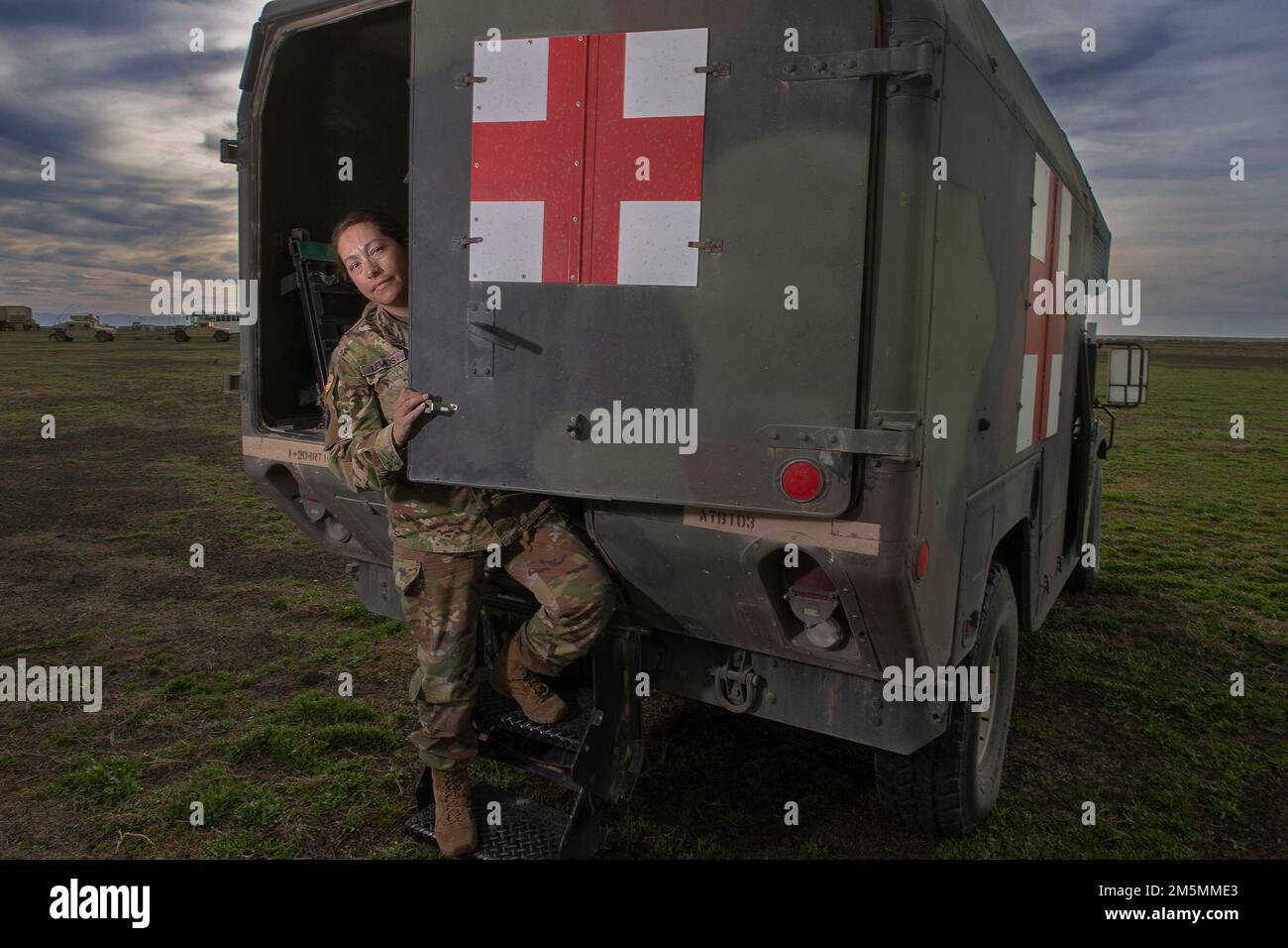 Antonia Lemos serve nella Guardia Nazionale dell'Idaho come medica di combattimento del 68W per HHC, Battaglione di armi combinate 2-116th. Nel 2015, è stata la prima soldato femminile ad essere organicamente assegnata al battaglione. Foto Stock