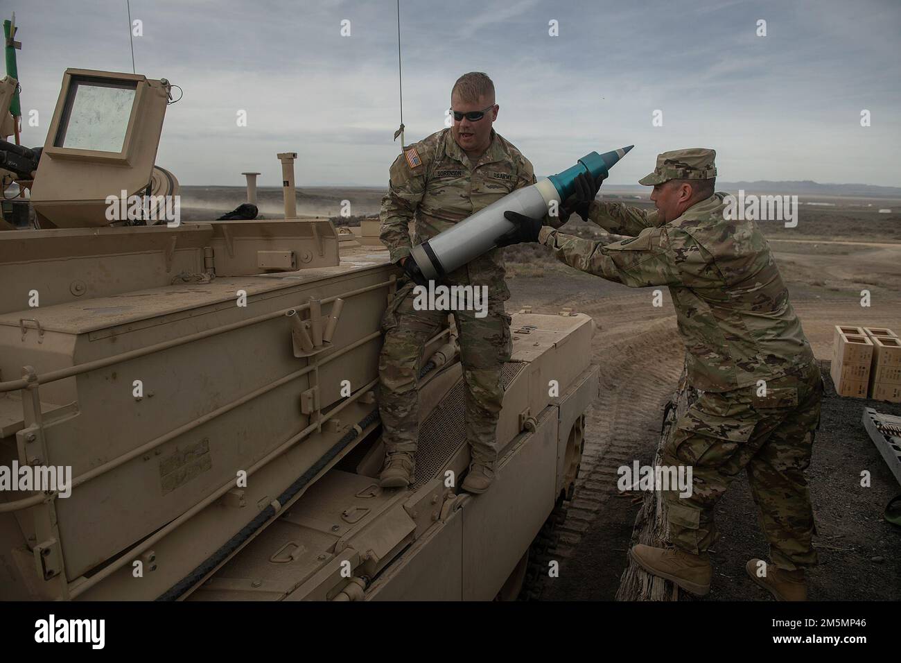 Il Battaglione di armi combinate della Guardia Nazionale dell'Idaho (2-116th) è stato sul campo nel centro di addestramento al combattimento di Orchard negli ultimi giorni di marzo. I soldati della CABINA 2-166th sono nelle fasi finali di preparazione per un prossimo impiego a supporto dell'operazione Spartan Shield. Foto Stock