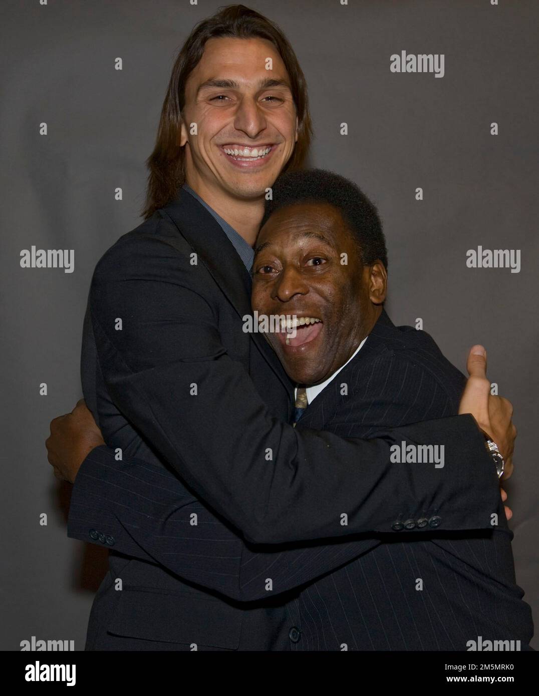 STOCCOLMA 2008-11-17 Zlatan Ibrahimovic e Pele ai Premi svedesi di calcio annuali a Stoccolma, Svezia, 17 novembre 2008. Foto: Leif R Jansson Foto Stock