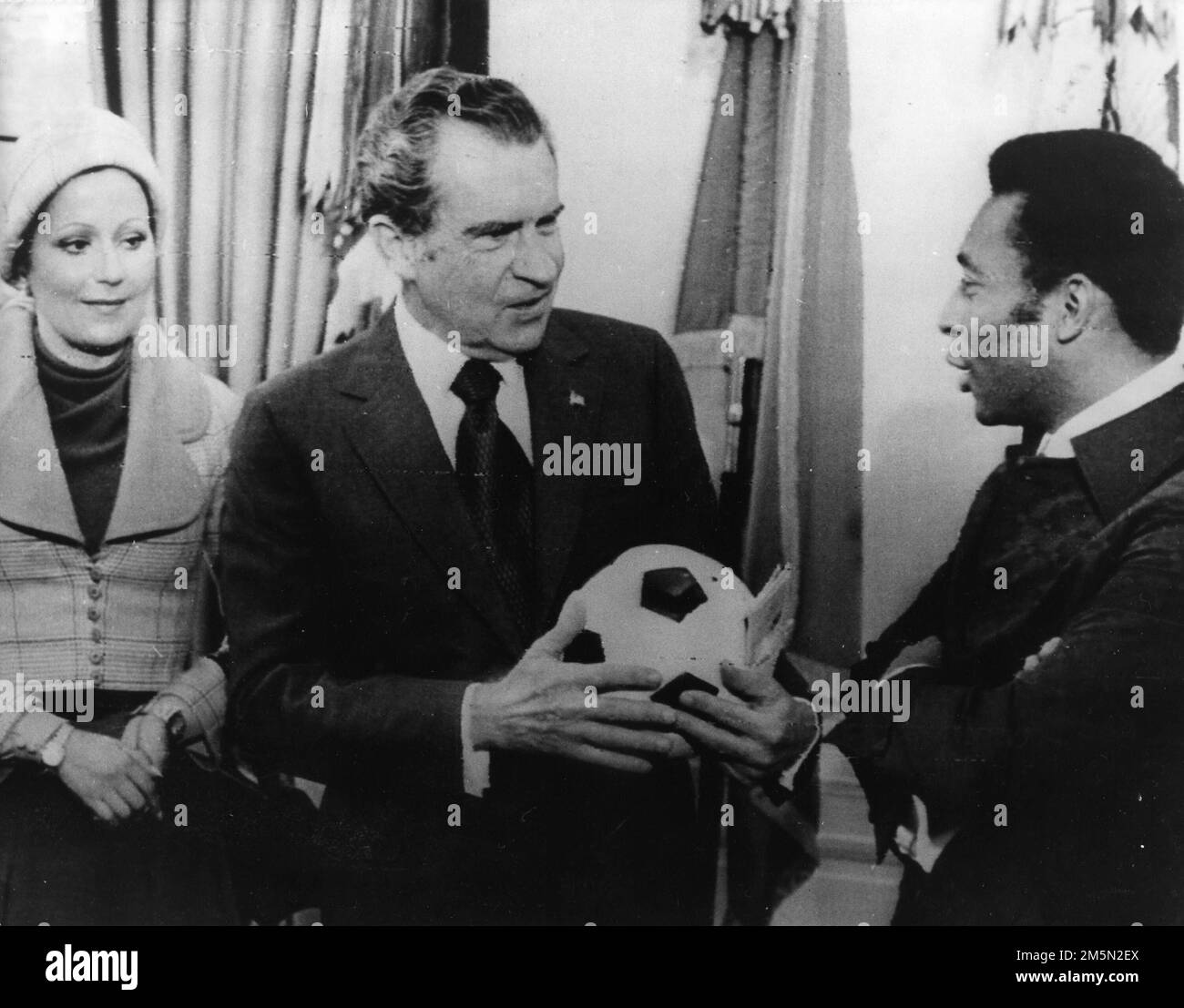 Archivio Foto, Italia. 30th Dec, 2022. **SPECIAL FEE** **SPECIAL FEE** EDSON PELE' E RICHARD NIXON (MILANO - 1971-05-15, GIACOMINOFOTO) ps la foto può essere utilizzata rispettando il contesto in cui è stata scattata, e senza intento diffamatorio del decoro delle persone rappresentate solo uso Editoriale Credit: Independent Photo Agency/Alamy Live News Foto Stock