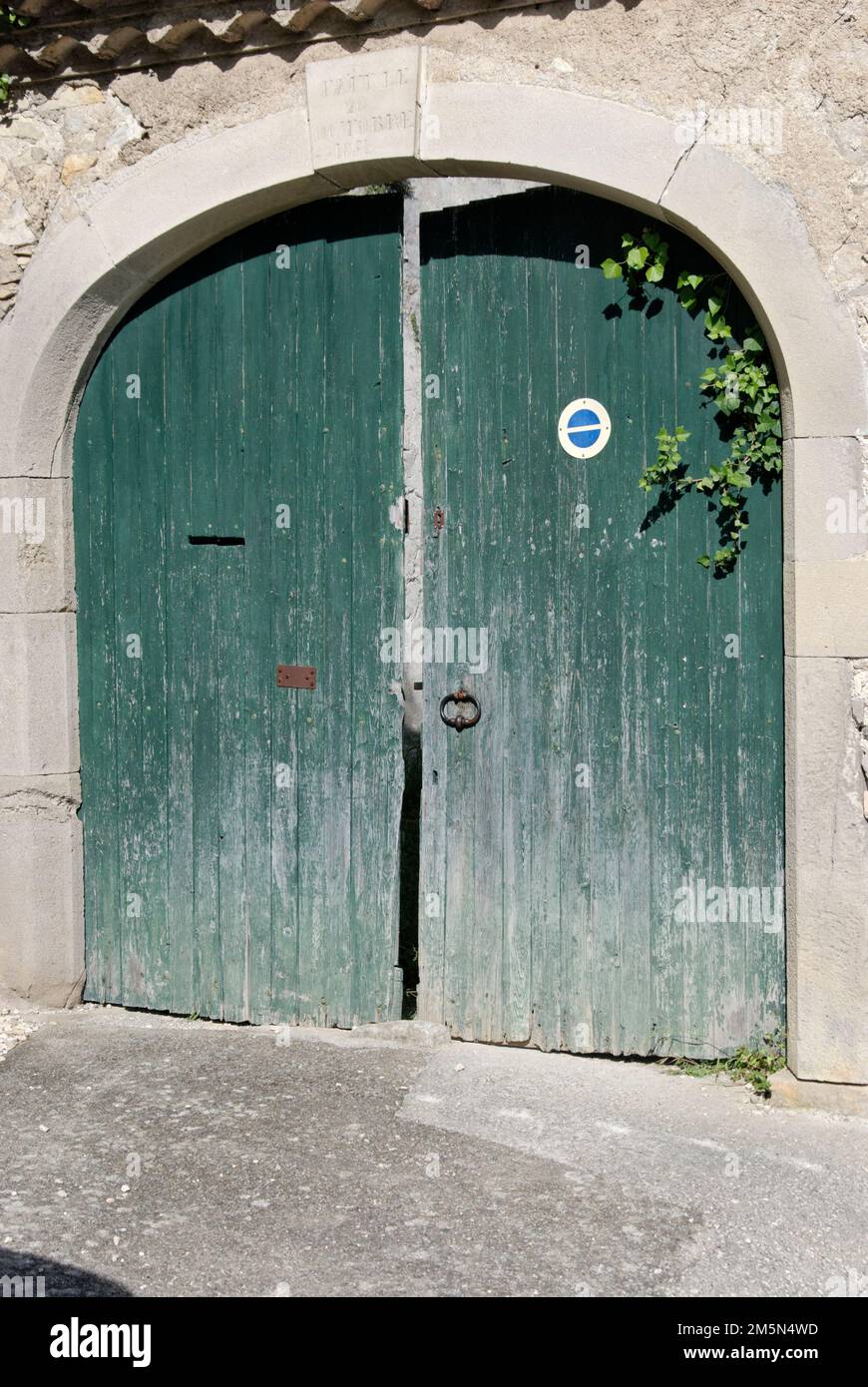 Vecchie, storiche porte in legno, porte in Europa Foto Stock