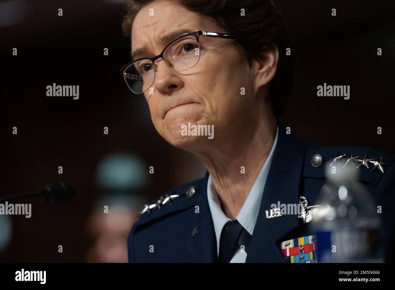 Il comandante degli Stati Uniti Il comando di trasporto, il genere di aeronautica Jacqueline D. Van Ovost, fornisce la testimonianza ad un'udienza di postura del comitato dei servizi Armed del senato, Washington, D.C., 29 marzo 2022. (Foto DOD di Lisa Ferdinando) Foto Stock