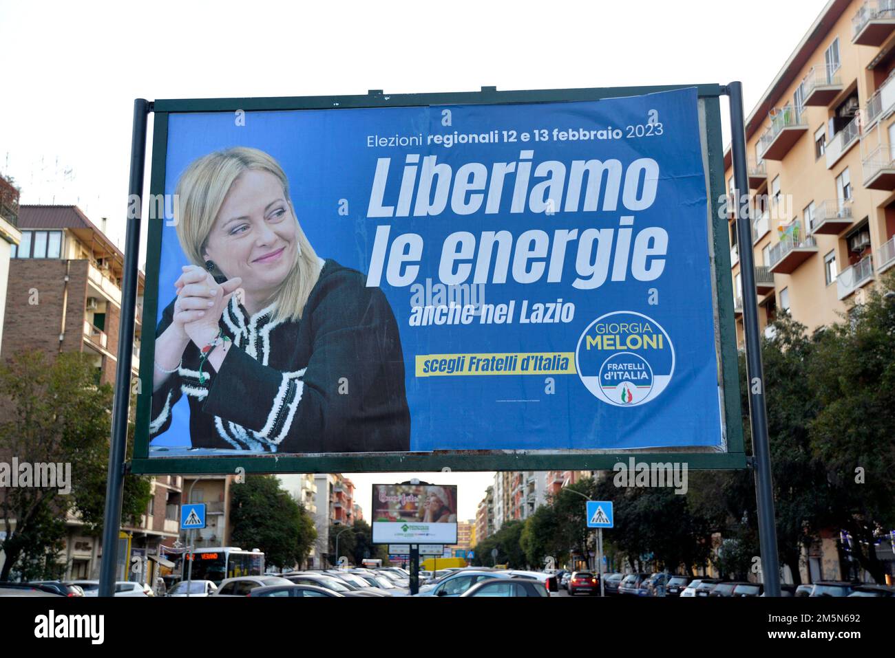 Roma tappezzata di cartelloni pubblici di Giorgia Meloni, Presidente del Consiglio Foto Stock