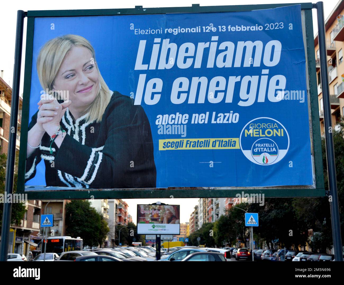 Roma tappezzata di cartelloni pubblici di Giorgia Meloni, Presidente del Consiglio Foto Stock