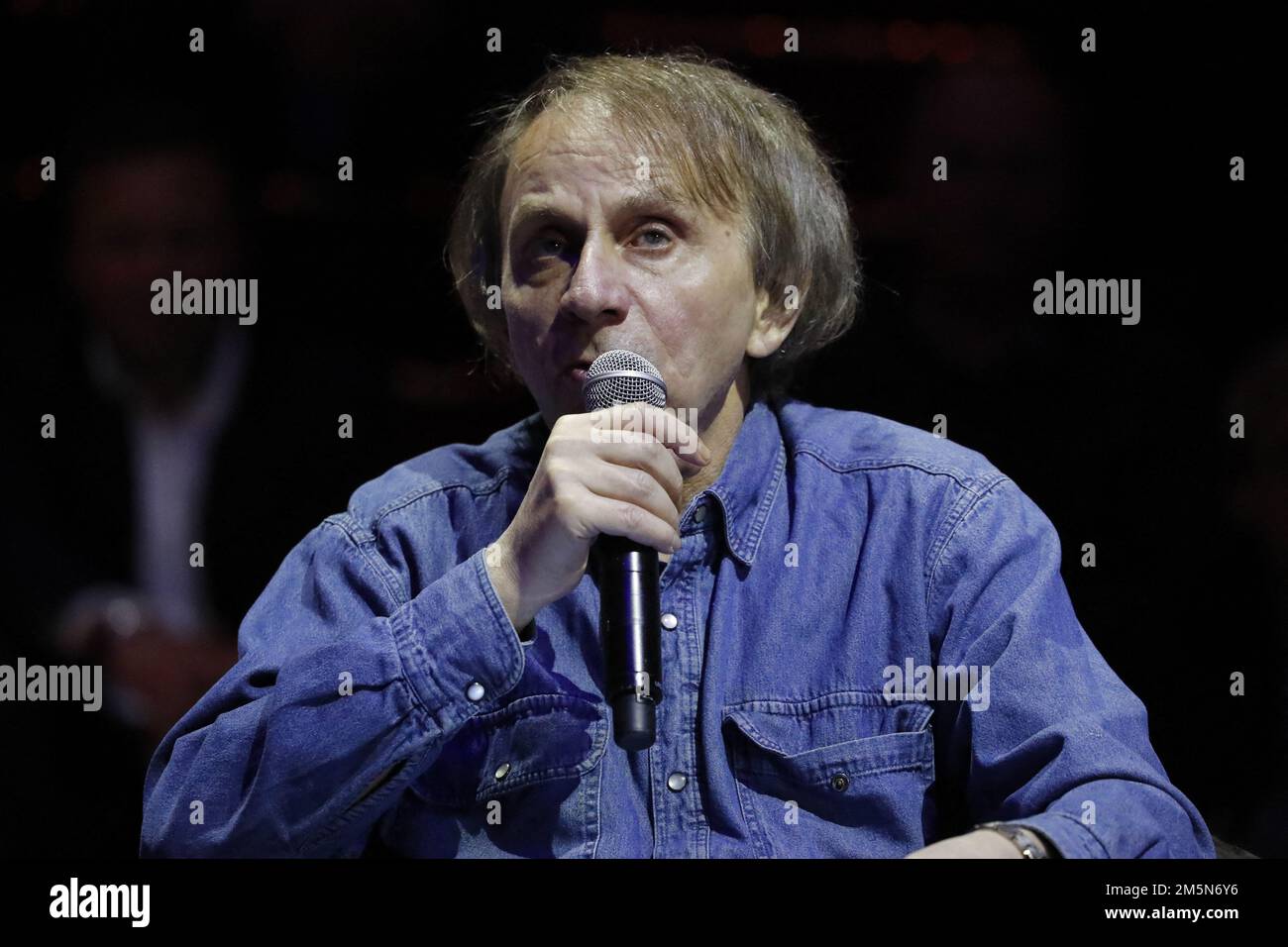 Foto del file datata 25 aprile 2019 di Michel Houellebecq al Cirque d’Hiver di Parigi, Francia. La Grande Moschea di Parigi ha annunciato mercoledì 28 dicembre 2022 su Twitter una denuncia contro lo scrittore francese Michel Houellebecq dopo "osservazioni estremamente serie che ha fatto nei confronti dei musulmani di Francia". L'istituzione si riferisce ad una 'lunga conversazione' tra M. Houellebecq e Michel Onfray, pubblicata in un'edizione speciale della rivista Popular Front nel mese di novembre. Secondo Houellebecq, le cui osservazioni sono state trascritte nel comunicato stampa della Grande Moschea, “quando interi territori Foto Stock