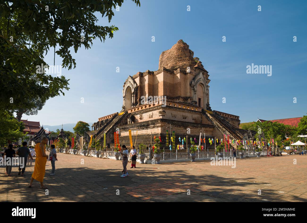 Chiang mai, Thailandia. 10 novembre 2022. Wat Chedi Luang (Tempio della Grande Stupa). E' una delle architetture di templi più belle del nord Foto Stock