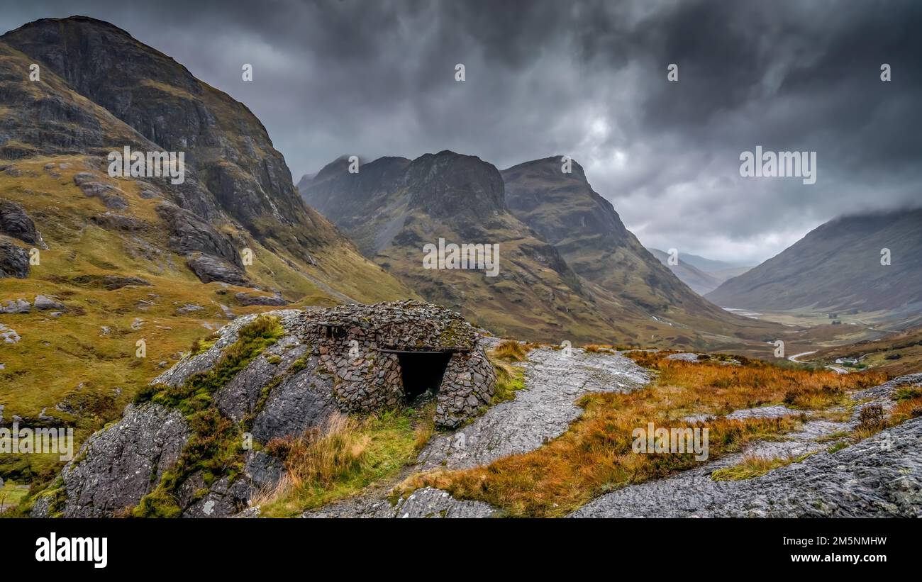 Glencoe e le tre sorelle delle Highlands scozzesi. Paesaggi aspro e paesaggi sulle montagne vicino a Loch Ness e Fort William. Foto Stock