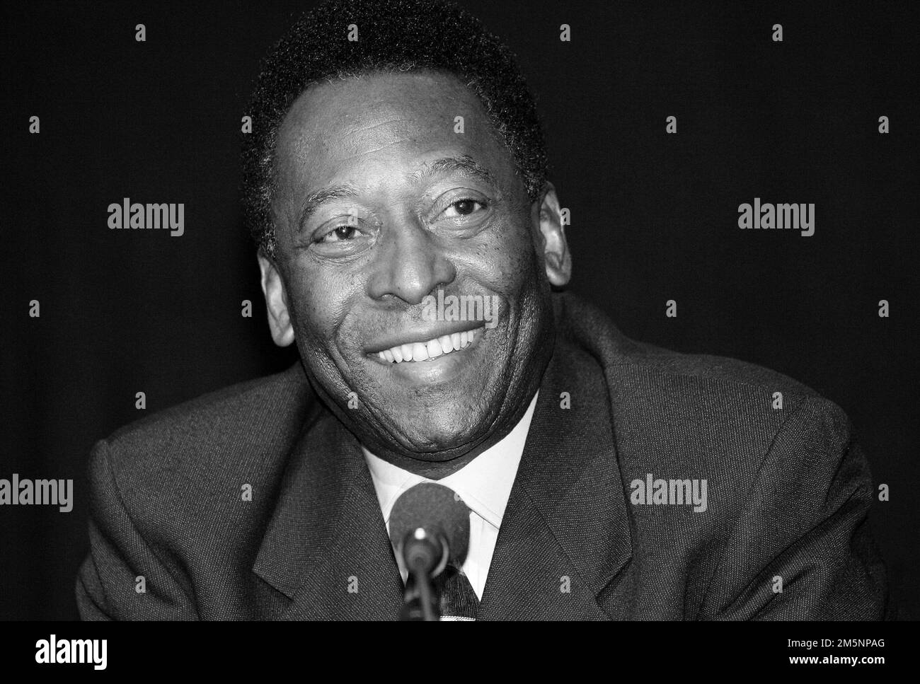 Lipsia, Germania. 08th Dec, 2005. Firo 12/08/2005 Calcio Europa prima del film Pele per sempre, a Lipsia Ritratto Pele Brasile sulla morte della leggenda Pele il 12/29/2022 Credit: dpa/Alamy Live News Foto Stock