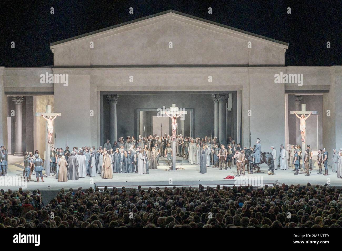 Scena della crocifissione, rappresentazione della Passione di Oberammergau 2022 Foto Stock