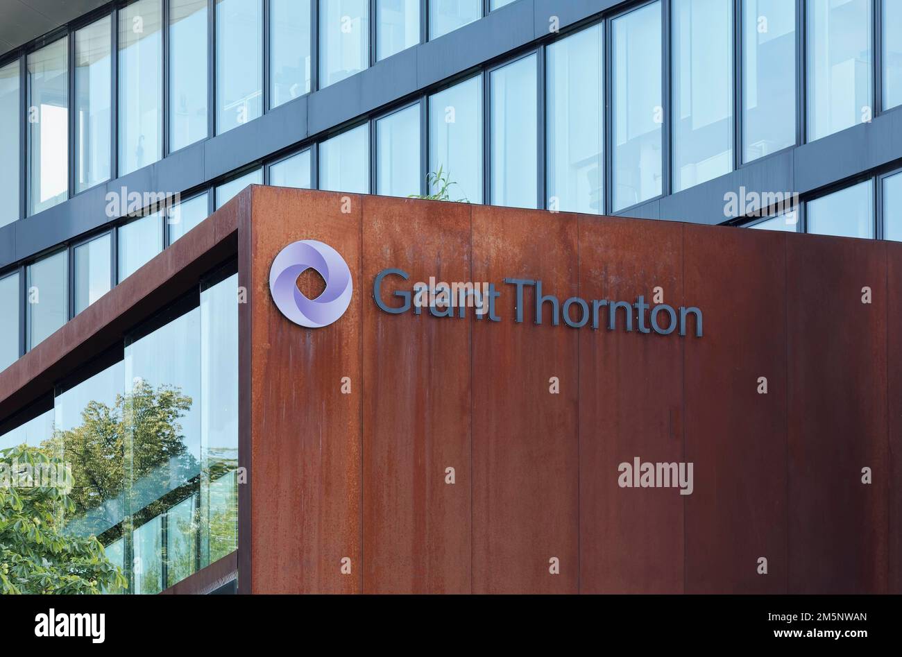 Grant Thornton AG, logo presso la filiale di Duesseldorf, società di revisione contabile, società di consulenza gestionale, Renania settentrionale-Vestfalia, Germania Foto Stock