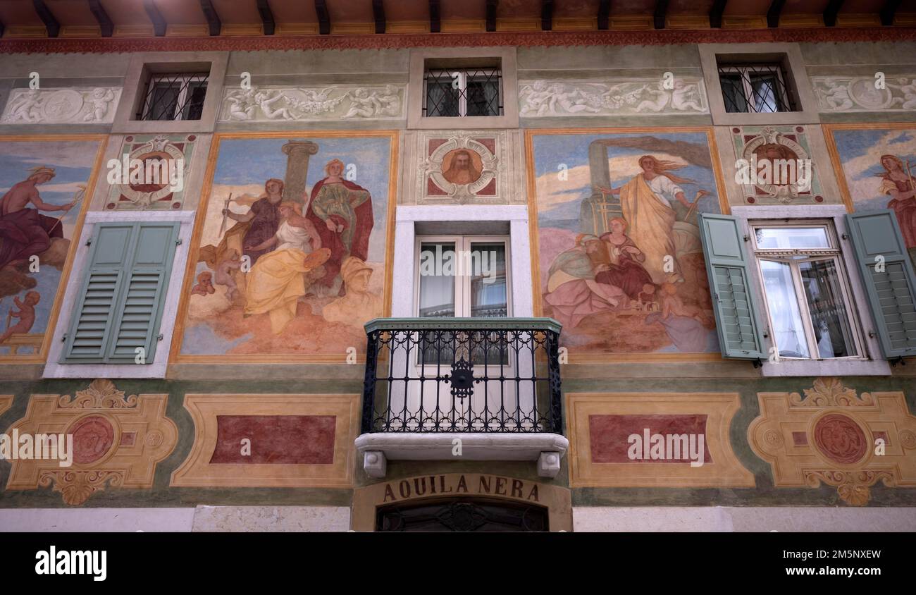 Murale in casa, Città Vecchia, Cortina d'Ampezzo, Provincia di Belluno, Veneto, Alto Adige, Italia Foto Stock