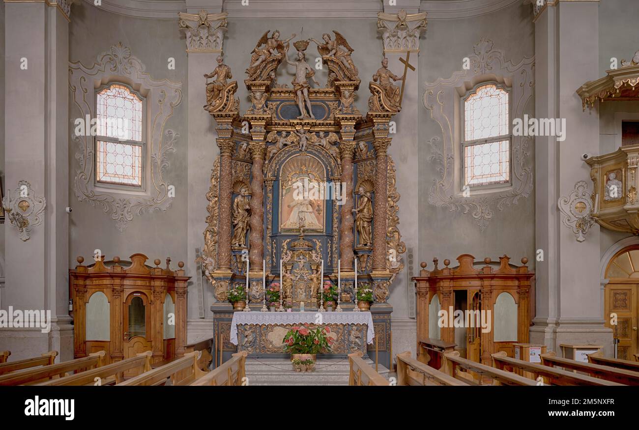 Altare della Madonna del Rosario, altare laterale, Chiesa Basilica Parrocchiale SS. Filippo e Giacomo, Cortina d'Ampezzo, Provincia di Belluno, Veneto Foto Stock