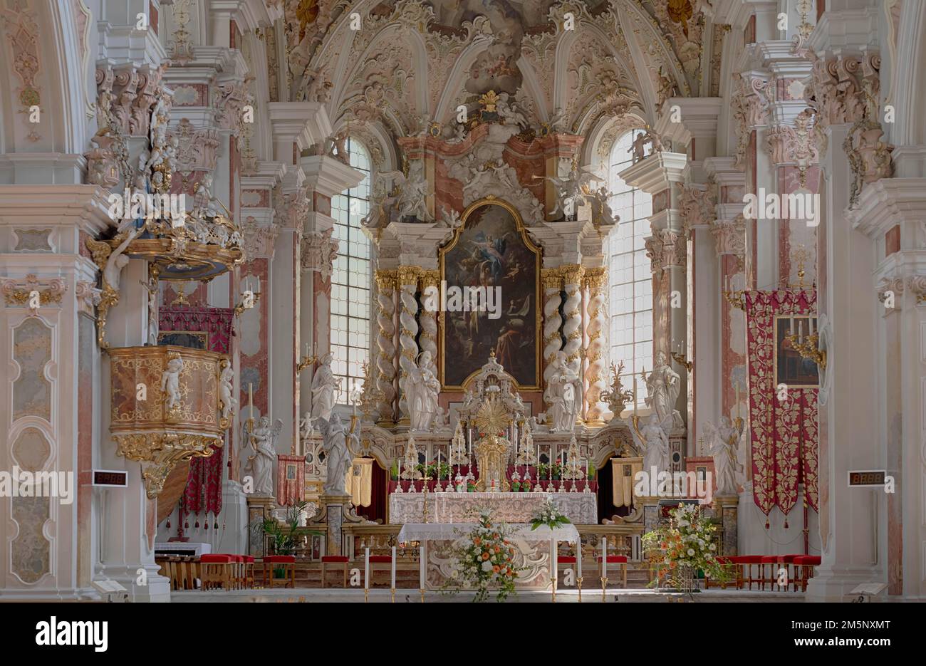 Vista interna dell'altare maggiore, del coro, della basilica del monastero, della chiesa del monastero, del monastero dei canonici agostiniani, Monastero di Neustift, anche monastero, Vahrn Foto Stock
