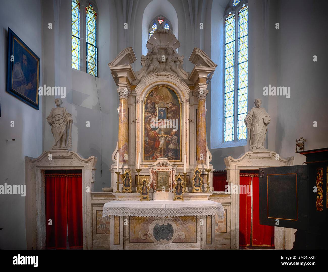 Fotografia interna della Chiesa degli Apostoli Chiesa Apostoli, Klausen, chiusa, Eisacktal, Provincia di Bolzano, Alto Adige, Italia Foto Stock