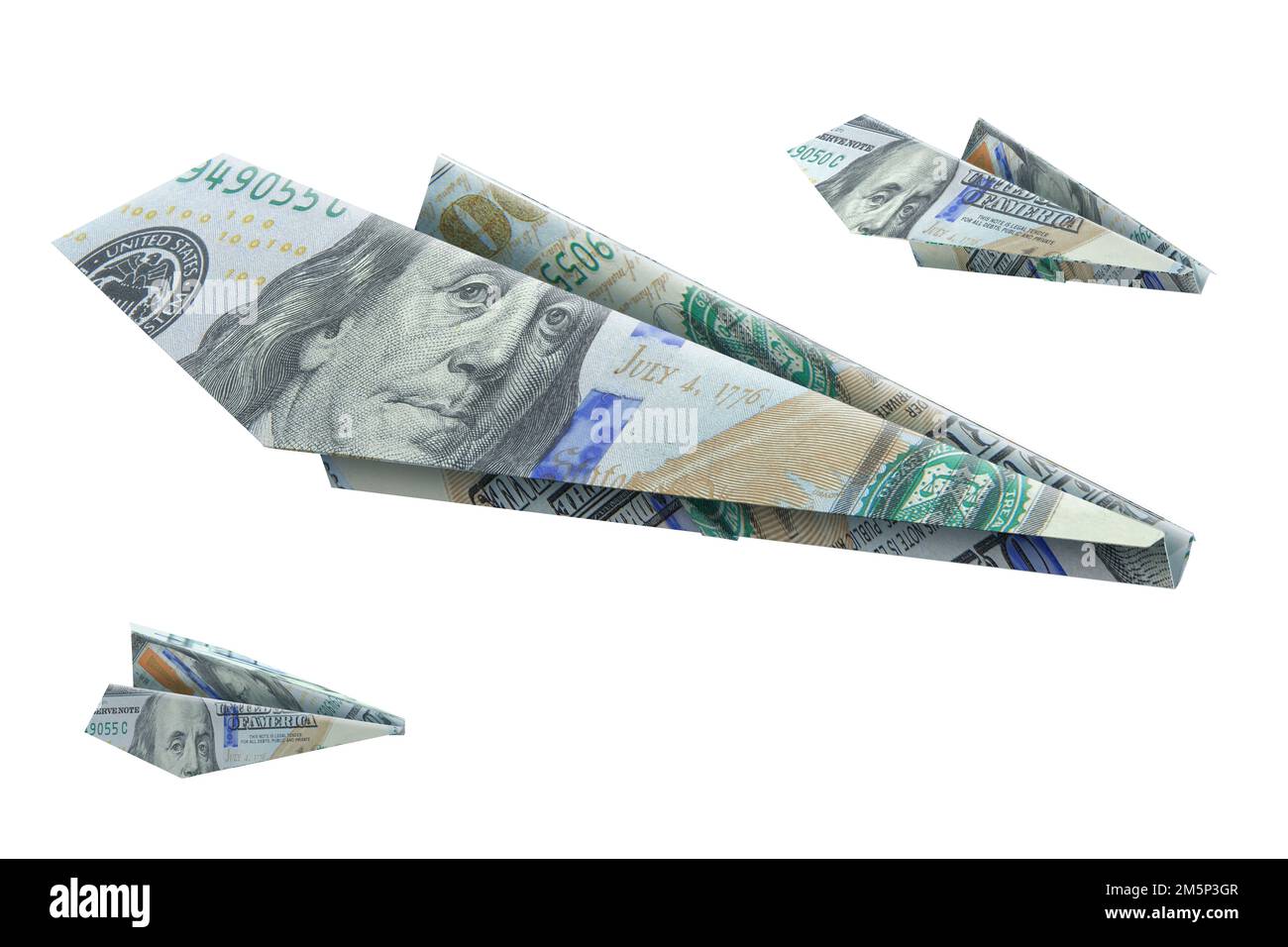 100 dollari USA banconota aereo origami isolato sfondo bianco. Un centinaio di aerei di carta americani. Mercato dei trasferimenti di denaro, banche, tran Foto Stock