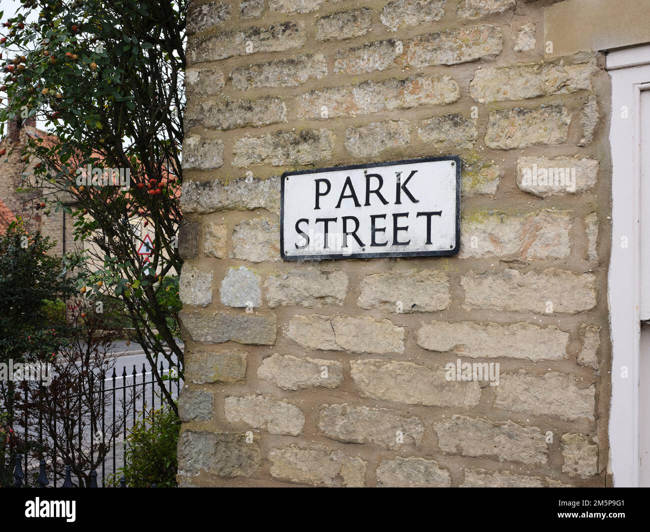 Il cartello Park Street si trova all'uscita della B1257 a Hovingham, North Yorkshire Foto Stock