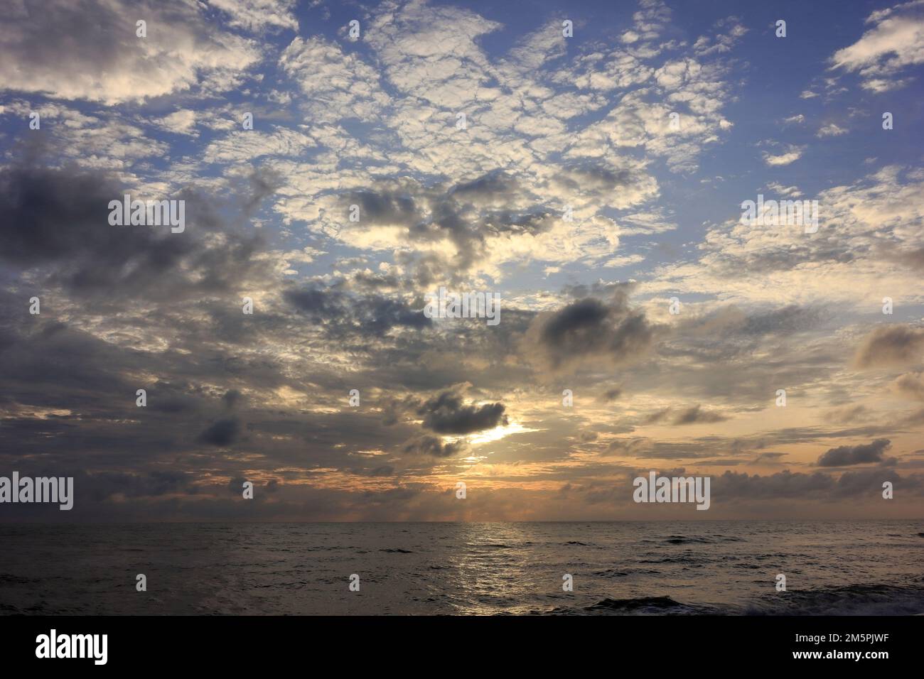 set di immagini della bellezza della natura all'alba mattina. Rendere il mare e il cielo belli Foto Stock