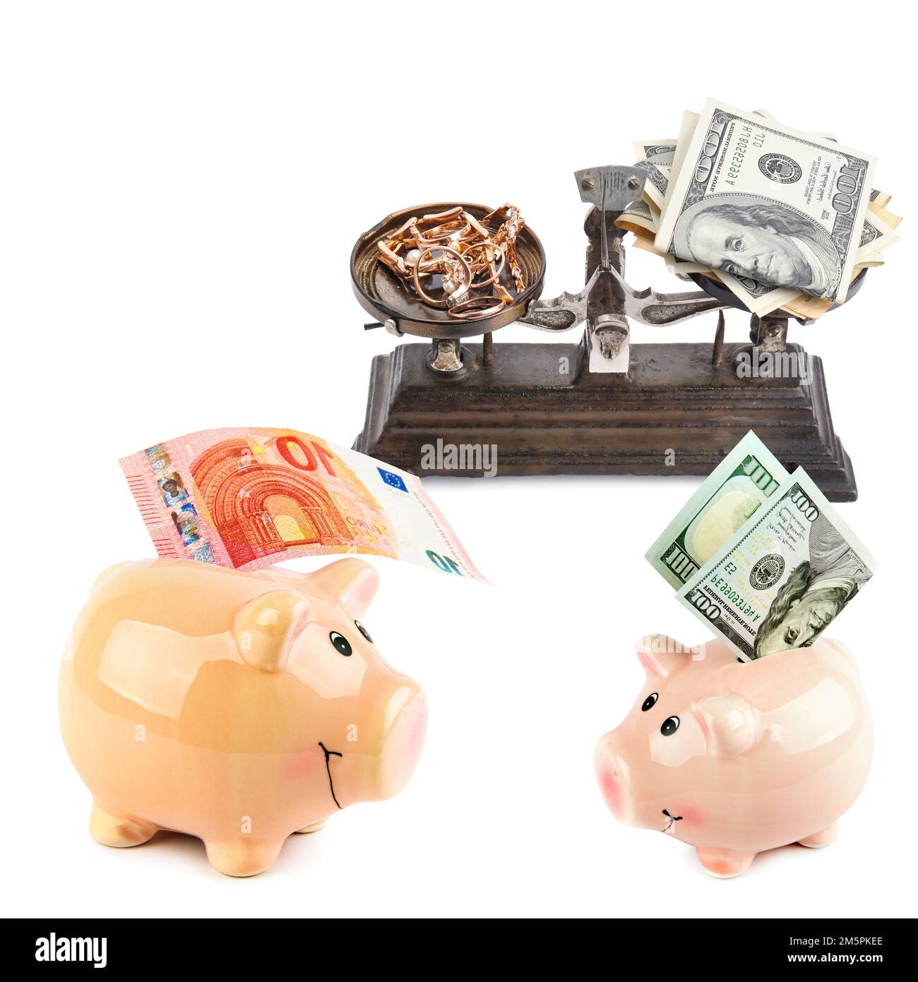 Dollari americani e denaro in euro, piggy bank, bilance e gioielli isolati su sfondo bianco. Collage. Concetto aziendale. Spazio libero per il testo. Foto Stock