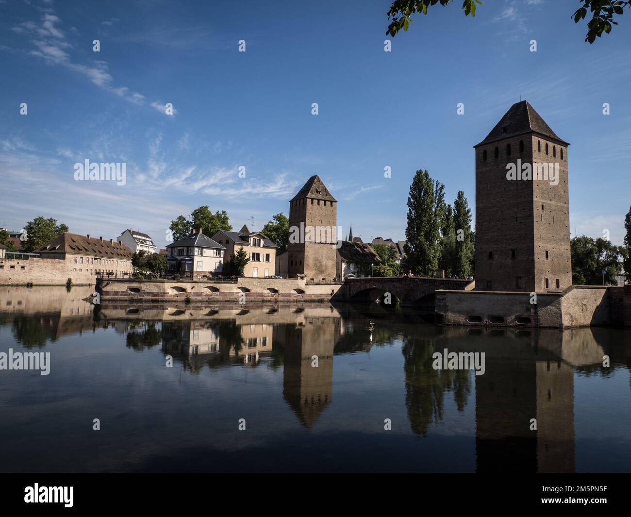 Fiume Ill e canali, Petite France, Strasburgo, Francia Foto Stock