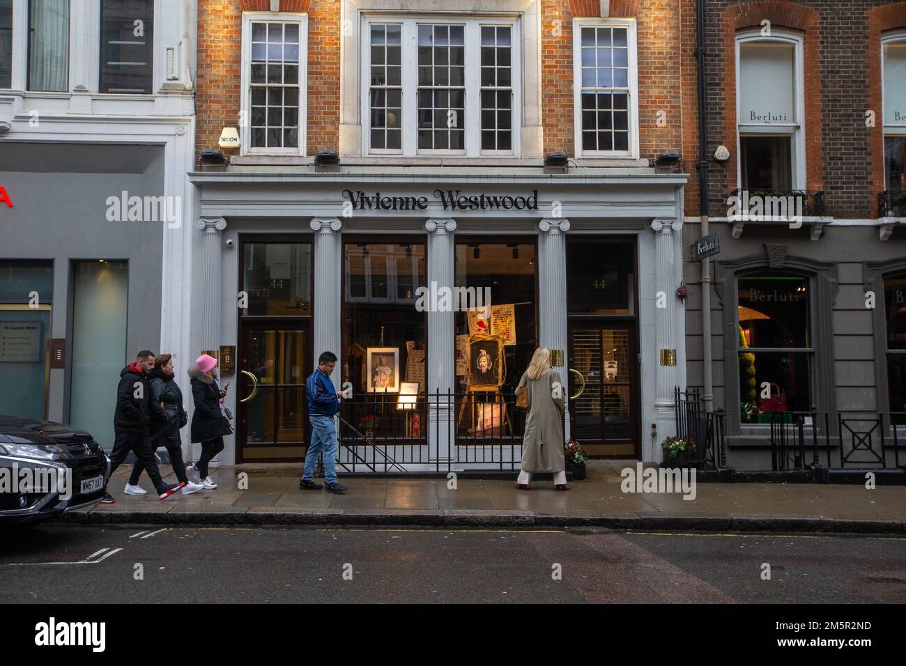 Londra, Inghilterra, Regno Unito. 30th Dec, 2022. Ammiraglia negozio di moda britannica icona Vivienne Westwood che è morto alle 81 di ieri. (Credit Image: © Tayfun Salci/ZUMA Press Wire) Credit: ZUMA Press, Inc./Alamy Live News Foto Stock